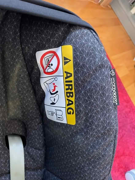 Photo of free Baby car seat with isofix (Abingdon OX14) #2