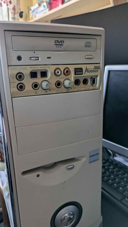Photo of free Old pc - posts (Leagrave LU4) #1