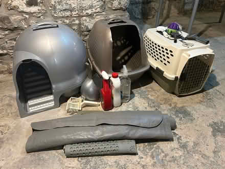 Photo of free Cat carrier and litter boxes (Downtown Ottawa - canal/Elgin) #1