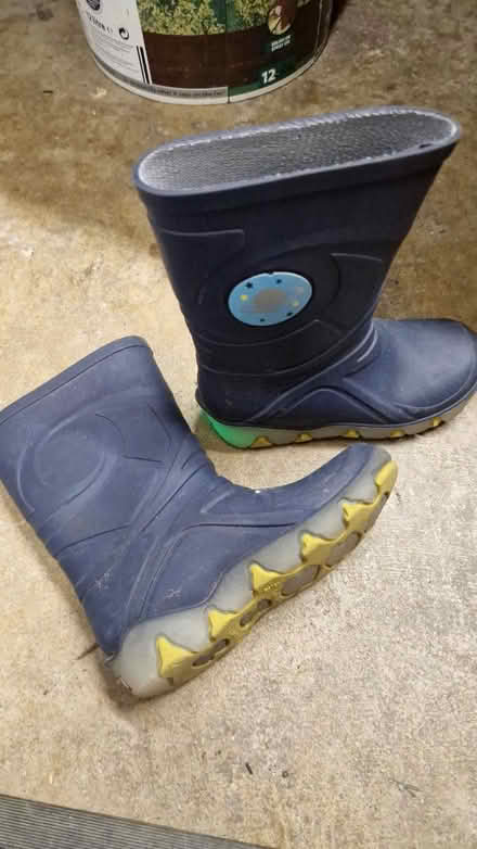 Photo of free Light up kids wellies size 26/27 (LU6 Dunstable) #1