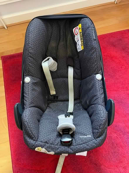 Photo of free Baby car seat with isofix (Abingdon OX14) #1
