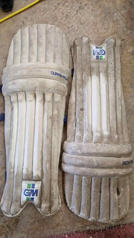 Photo of free Youth cricket pads (LU6 Dunstable) #1