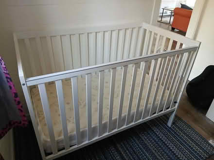 Photo of free Crib (Yonge and Sheppard) #2