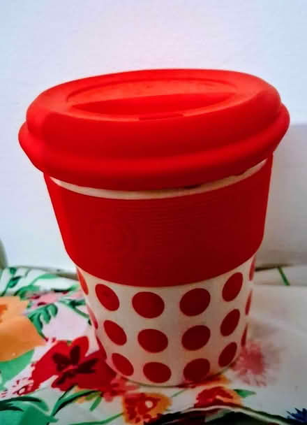 Photo of free reusable mug with sip lid (Bellevue EH7) #1
