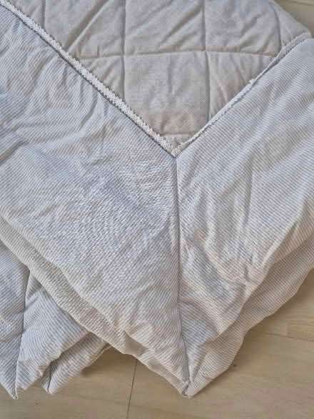 Photo of free Dunelm quilt, 200cm x 200cm (Harley Shute TN38) #2