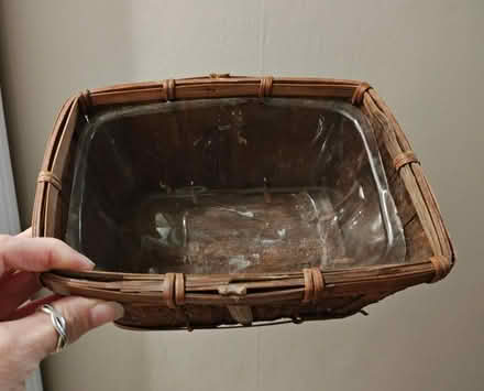 Photo of free Small basket (Primos) #3