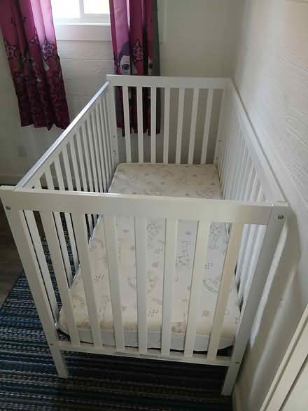 Photo of free Crib (Yonge and Sheppard) #1