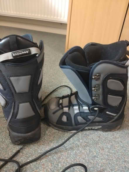 Photo of free Snowboard boots - size 6 (Wokingham RG41) #2
