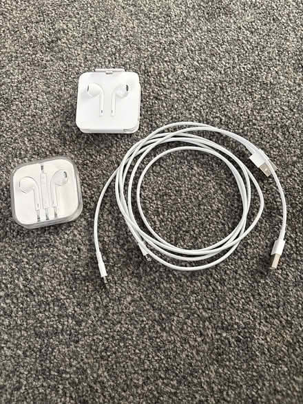 Photo of free Apple iPhone / iPod Headphones (Waterlooville PO7) #1