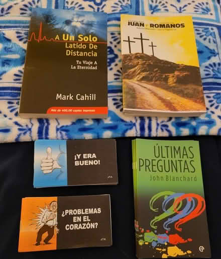 Photo of free Christian Books & Booklets- Spanish (975 S. De Anza Blvd, San Jose) #1