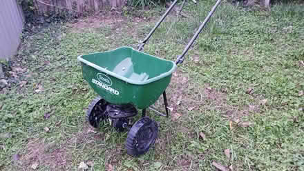 Photo of free seed/fertilizer spreader (Amber meadows 21702) #1