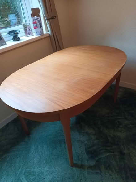 Photo of free Large extending dining table (DE21) #2