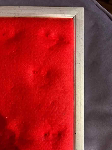 Photo of free Padded frame for displaying jewellery – Jewellery NOT incl! (Monks Hill CR2) #3