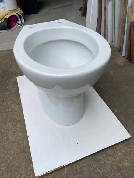 Photo of free White full surround WC pan (Davistown) #2