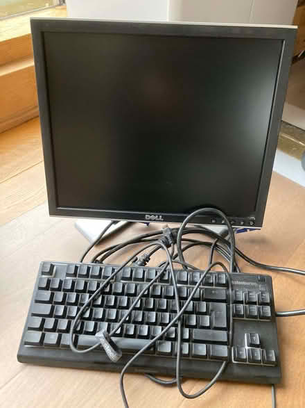 Photo of free Monitor and Keyboard (Kemberton TF11) #1