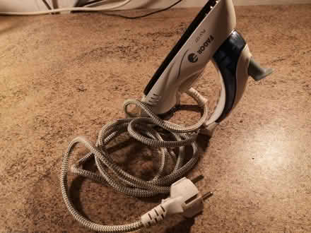 Photo of free Spanish travel iron (West Malvern CP WR14) #1