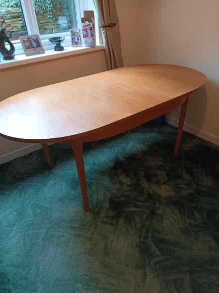 Photo of free Large extending dining table (DE21) #1