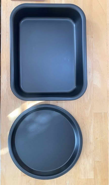 Photo of free Mini Roaster and Mini Circular Tin (Colney Hatch N10) #1