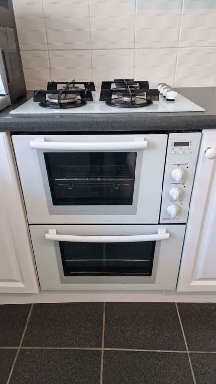 Photo of free White kitchen with appliances (Levendale TS15) #2