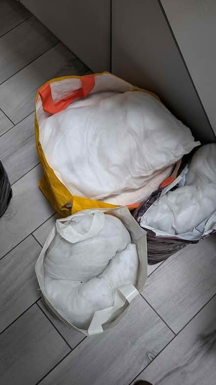 Photo of free bed linen and cushion inserts (BT48) #2