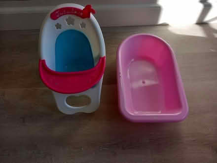 Photo of free Dolls high chair and bath (EN7 Cheshunt) #2