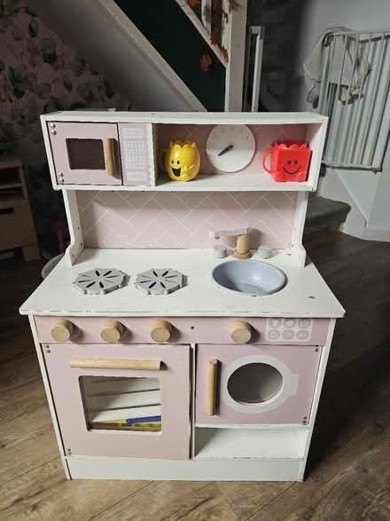 Photo of free Toddler/ kids kitchen (Heanor DE75) #2