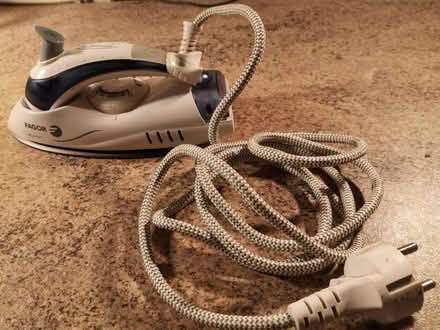 Photo of free Spanish travel iron (West Malvern CP WR14) #2