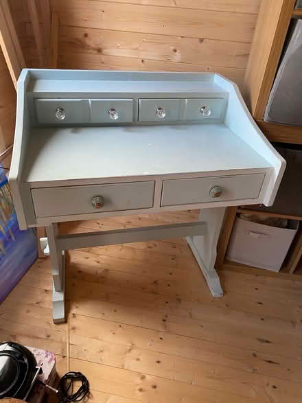 Photo of free desk (CT5) #2