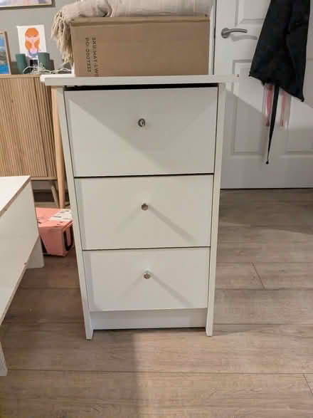 Photo of free White 3 drawers (islington N1) #1