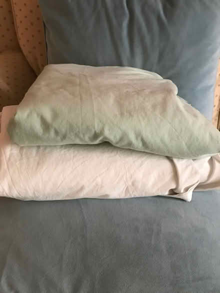 Photo of free 2 x king size sheets (Gosport PO12) #1