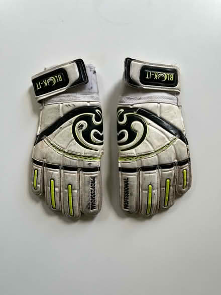 Photo of free Kid’s goal keeper gloves (SE6) #1