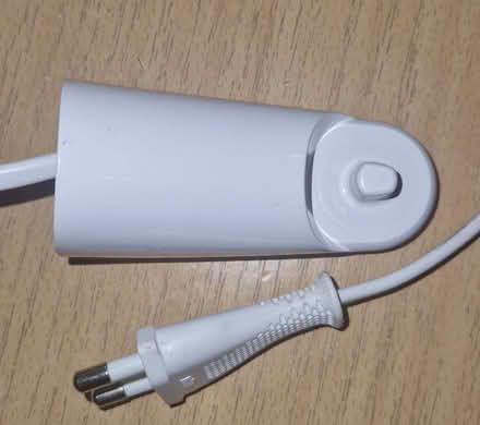 Photo of free Braun Oral B toothbrush charger + Remmington trimmer mains c (Addiscombe CR0) #1
