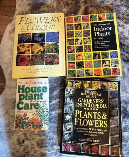 Photo of free 4 gardening books (Oxlease AL10) #1