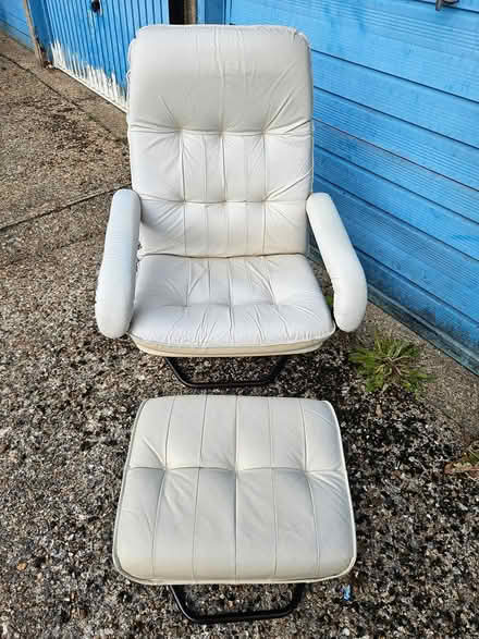 Photo of free White Leather Lounge Chair (Surrey RH1) #2