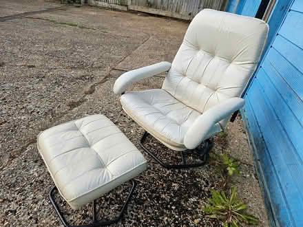 Photo of free White Leather Lounge Chair (Surrey RH1) #3