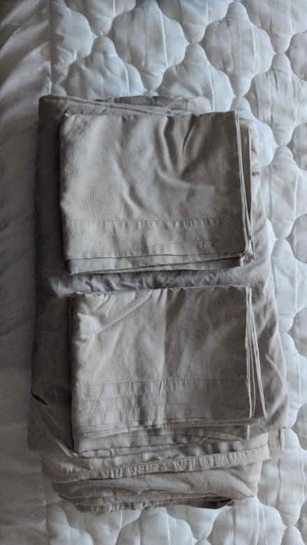 Photo of free 5ft duvet cover and 4 pillow cases (Bishop's Stortford) #1