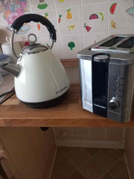 Photo of free Kettle and toaster (HP111df Park Street) #1