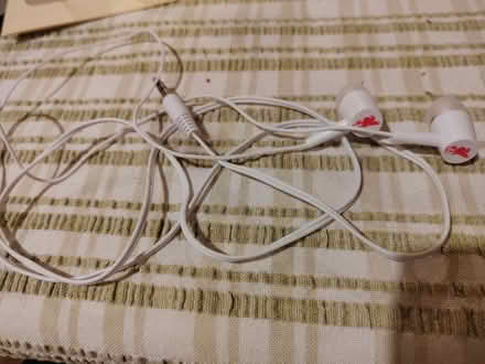 Photo of free Liverpool earphones (Risinghurst OX3) #1