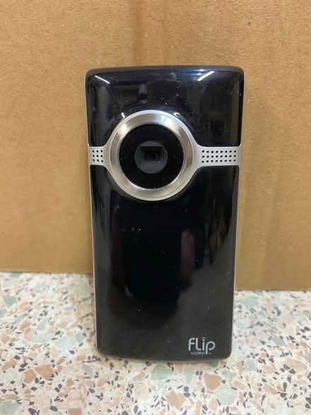 Photo of free Flip Video Camera Point and shoot (Aigburth L19) #1