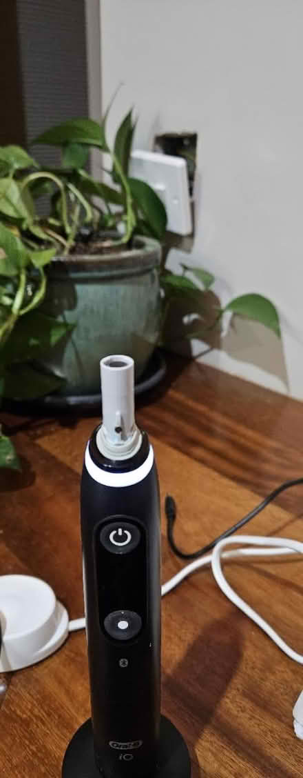 Photo of free Oral B i0 toothbrush Bluetooth (Wantage, OX12) #2