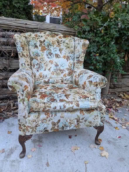 Photo of free Vintage chair, curbside (Cabbagetown) #1