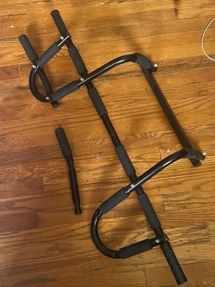 Photo of free Pull up bar (Kingsbridge, The Bronx) #1
