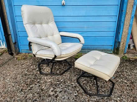 Photo of free White Leather Lounge Chair (Surrey RH1) #1