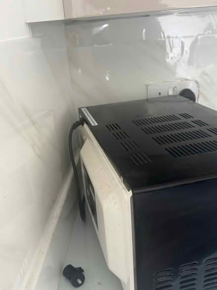Photo of free Black Microwave (Wolverhampton WV10) #1