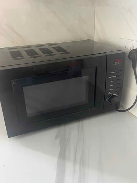Photo of free Black Microwave (Wolverhampton WV10) #3