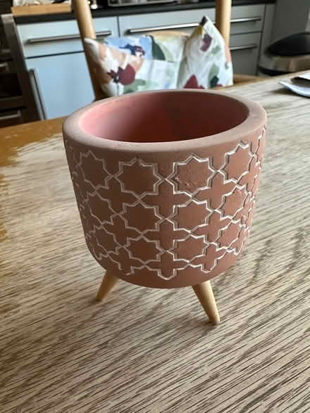 Photo of free Tiny ceramic planter (SW4 Clapham) #1