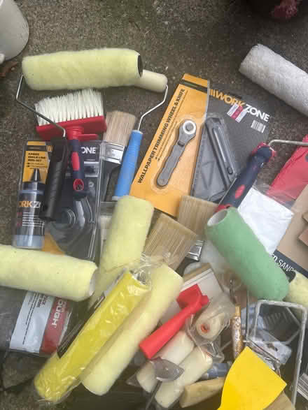 Photo of free Loads of decorating stuff (CH61) #1