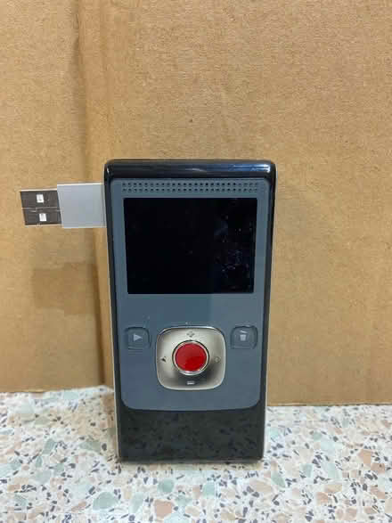 Photo of free Flip Video Camera Point and shoot (Aigburth L19) #2