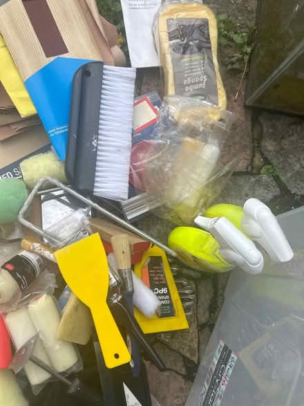 Photo of free Loads of decorating stuff (CH61) #3