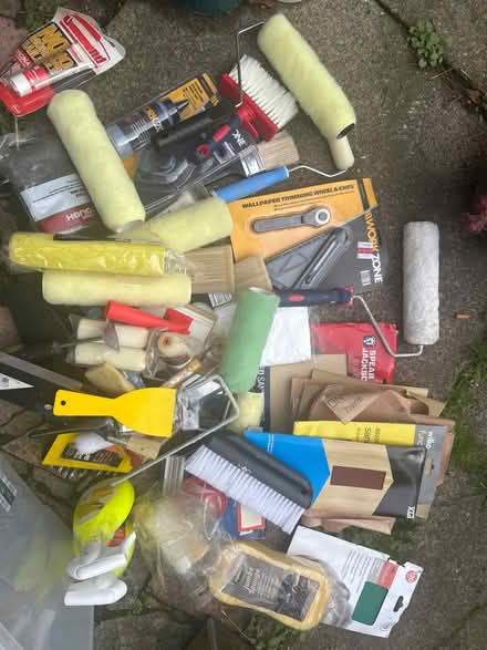 Photo of free Loads of decorating stuff (CH61) #2